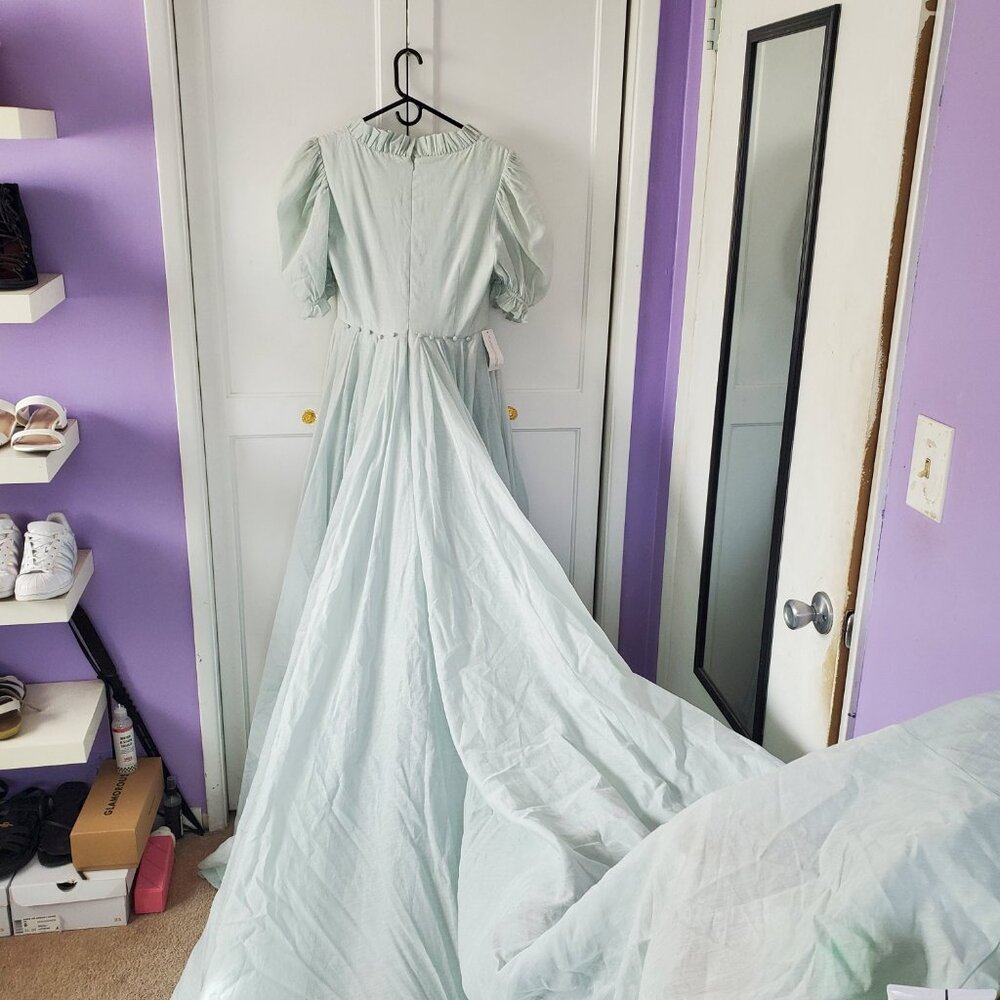 Women's Selkie Portrait of a Lady Gown in Teardrop Light Blue Medium - Picture 7 of 8